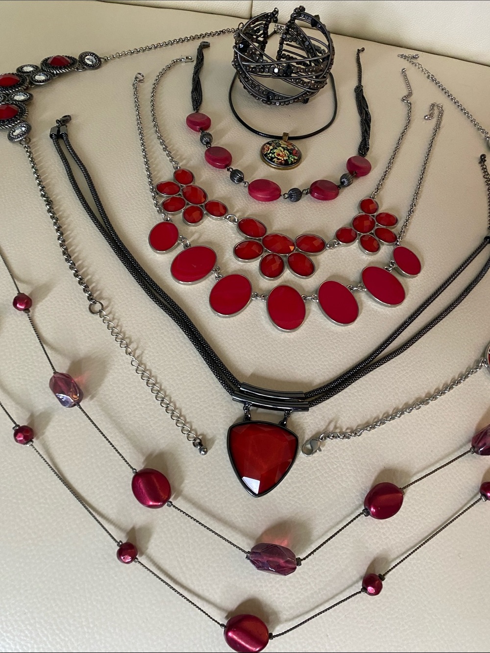 Red Tones Silver Tone Jewellery Lot 9 Pieces Rotary Foundation